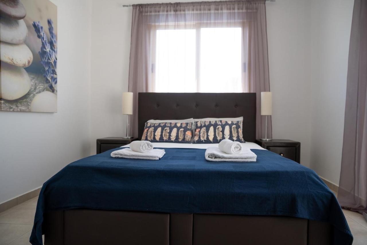 Palm Villa Ekaterina 4 bdrm Paralimni Esterno foto