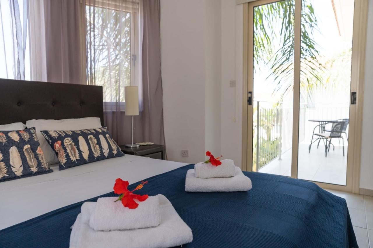 Palm Villa Ekaterina 4 bdrm Paralimni Esterno foto