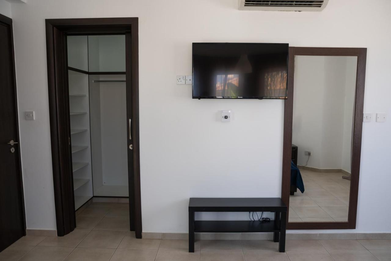Palm Villa Ekaterina 4 bdrm Paralimni Esterno foto
