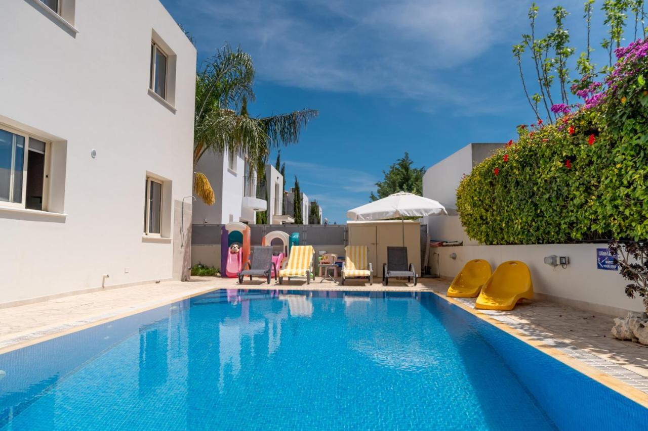 Palm Villa Ekaterina 4 bdrm Paralimni Esterno foto