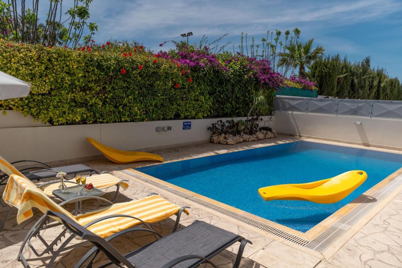 Palm Villa Ekaterina 4 bdrm Paralimni Esterno foto
