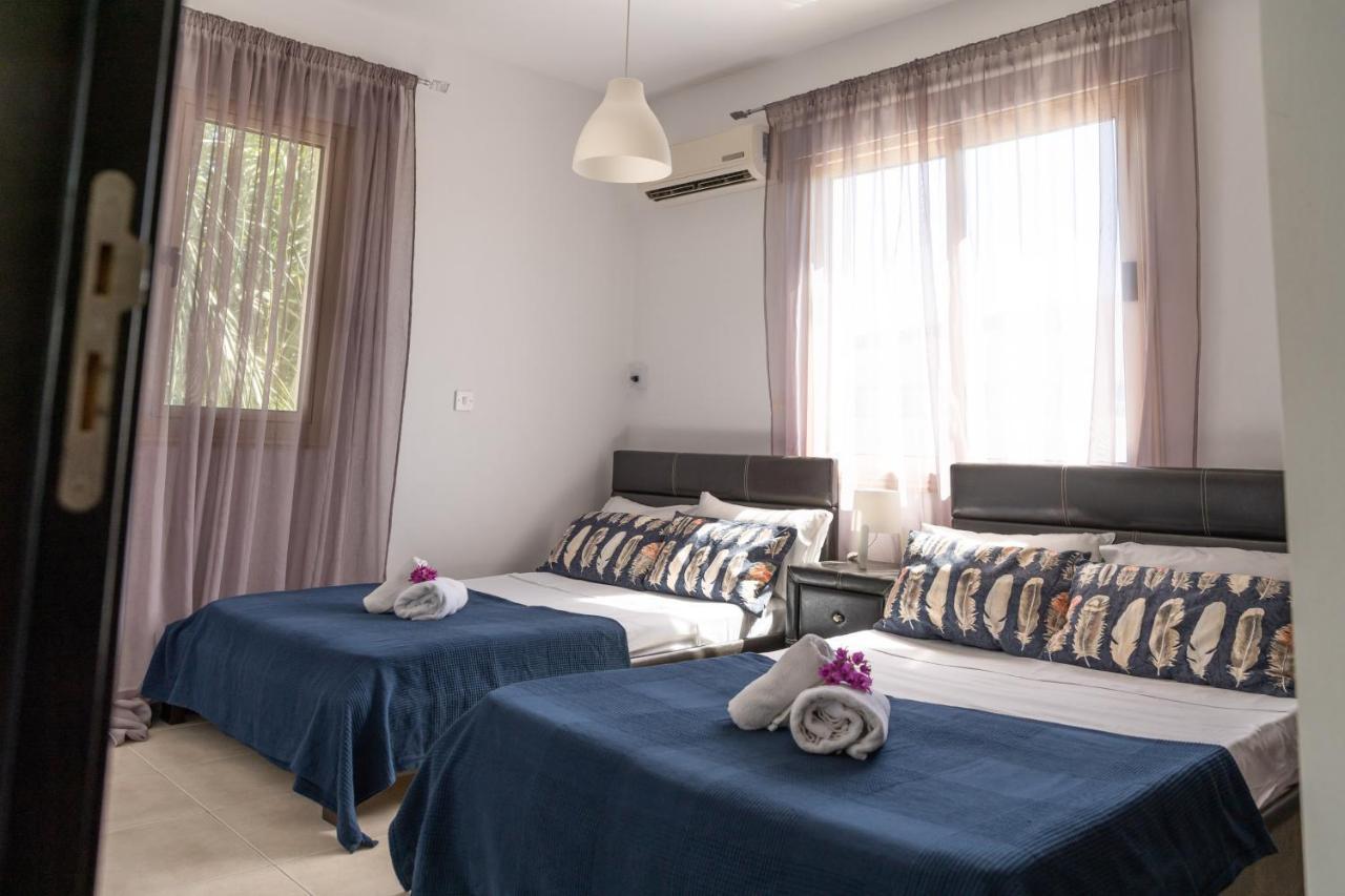 Palm Villa Ekaterina 4 bdrm Paralimni Esterno foto
