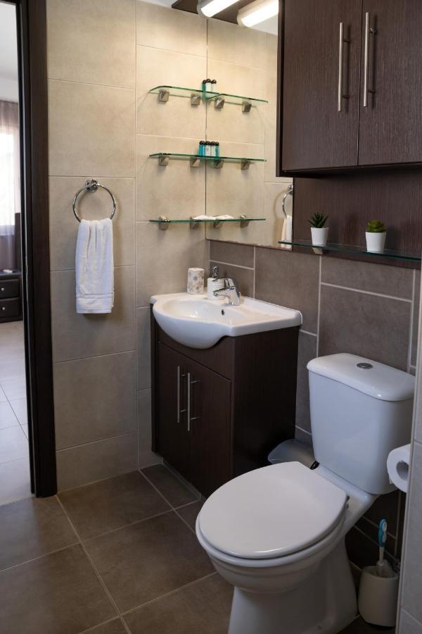 Palm Villa Ekaterina 4 bdrm Paralimni Esterno foto