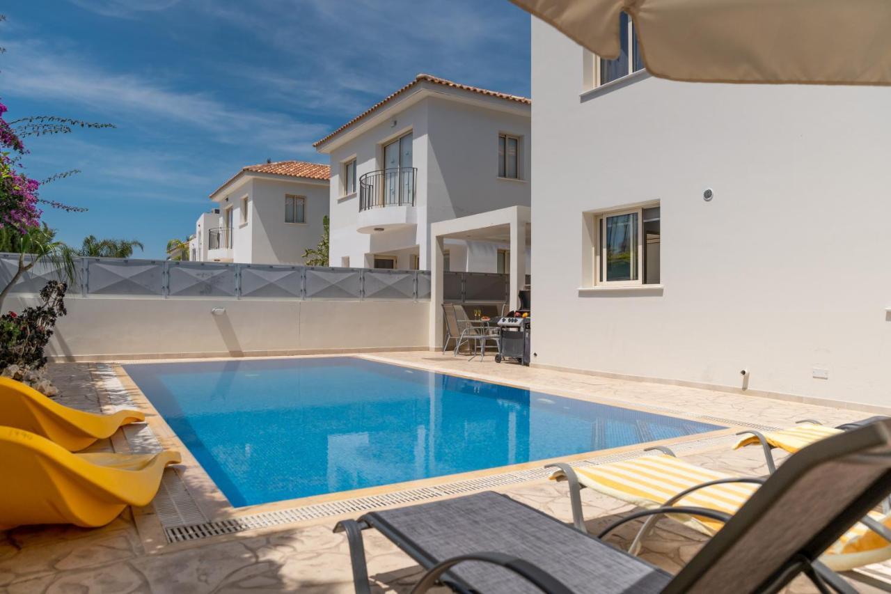 Palm Villa Ekaterina 4 bdrm Paralimni Esterno foto