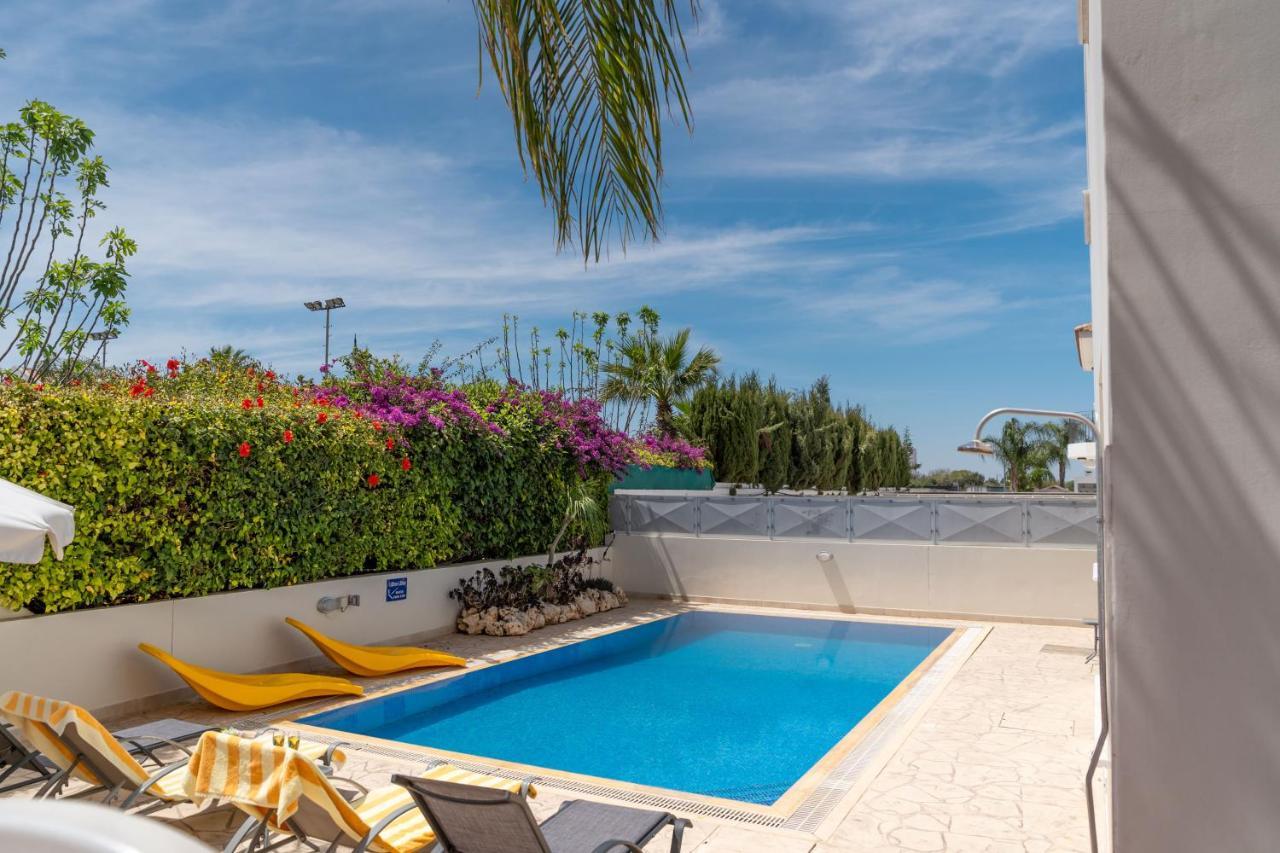 Palm Villa Ekaterina 4 bdrm Paralimni Esterno foto