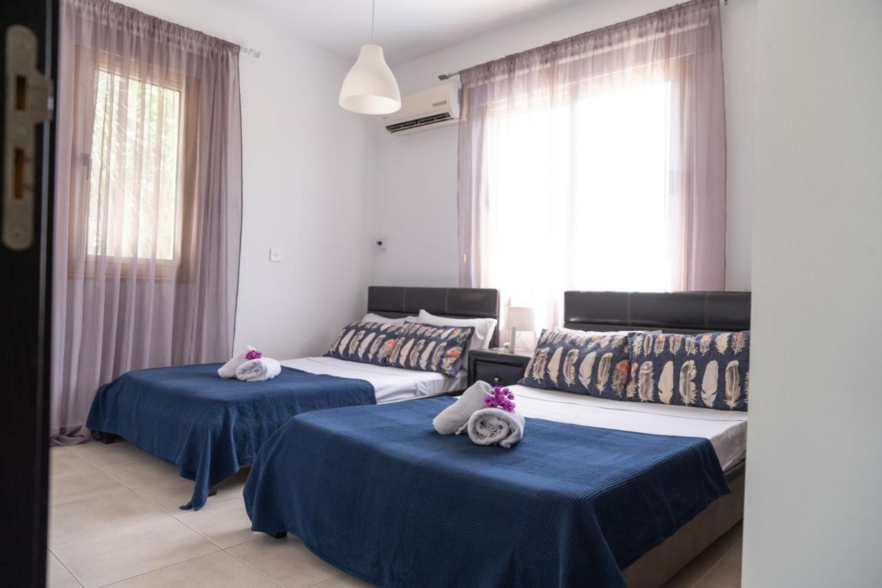 Palm Villa Ekaterina 4 bdrm Paralimni Esterno foto