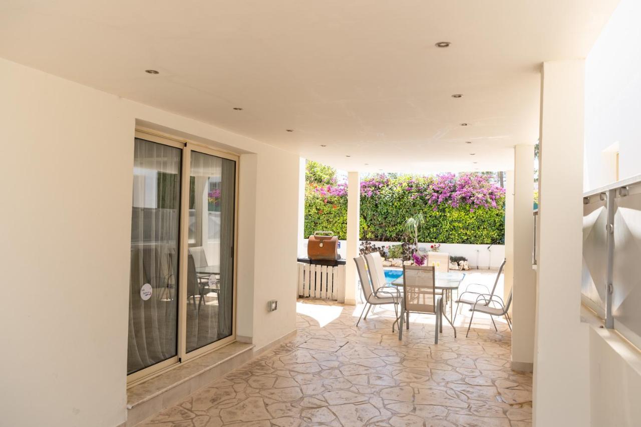 Palm Villa Ekaterina 4 bdrm Paralimni Esterno foto