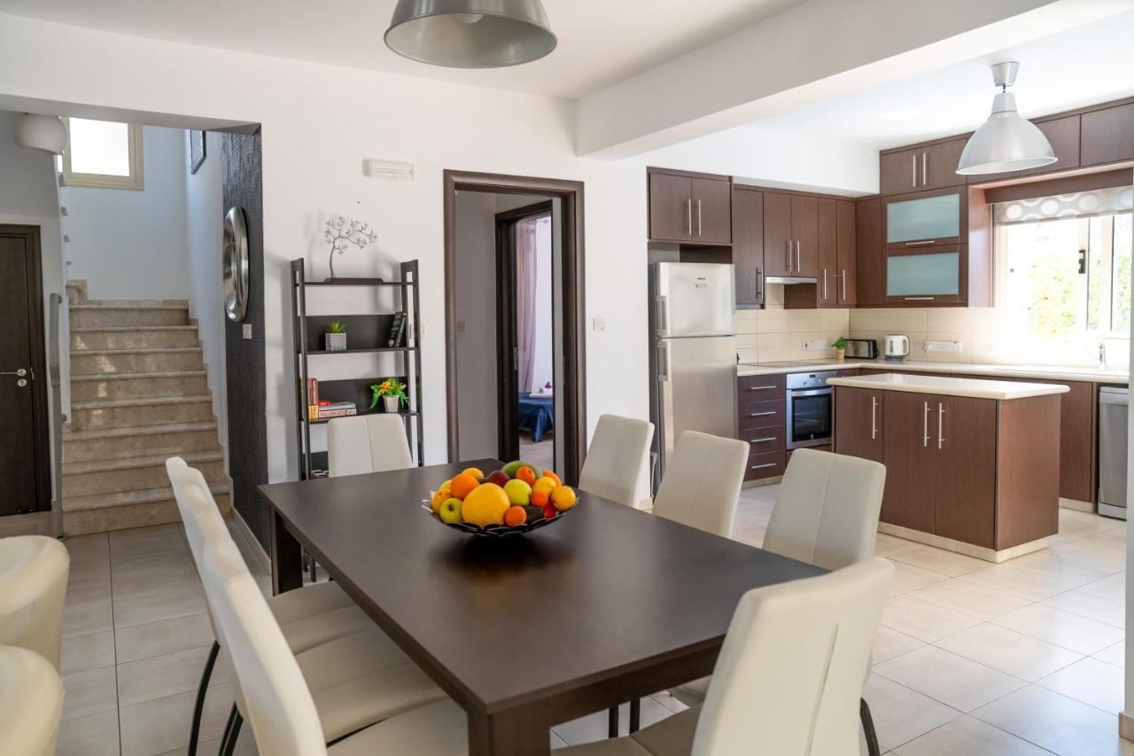 Palm Villa Ekaterina 4 bdrm Paralimni Esterno foto