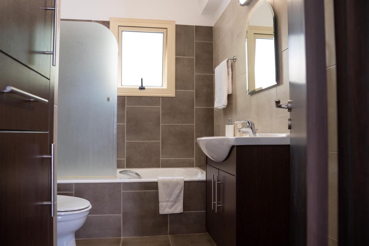 Palm Villa Ekaterina 4 bdrm Paralimni Esterno foto