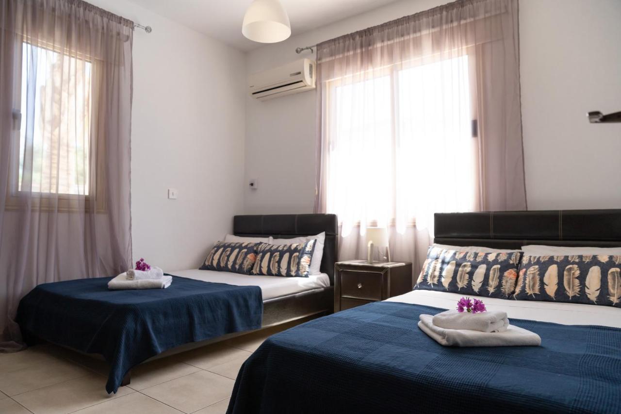Palm Villa Ekaterina 4 bdrm Paralimni Esterno foto