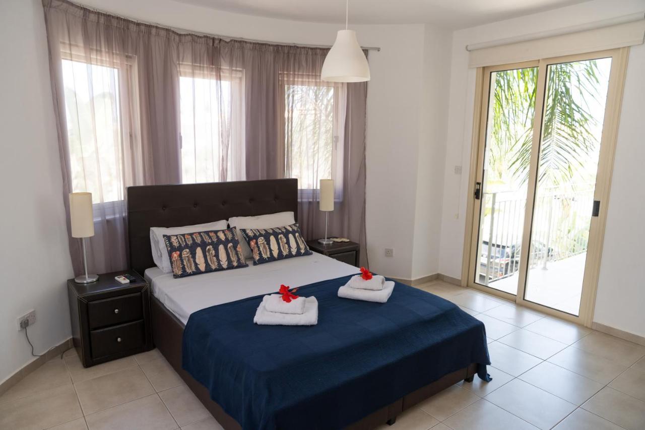 Palm Villa Ekaterina 4 bdrm Paralimni Esterno foto