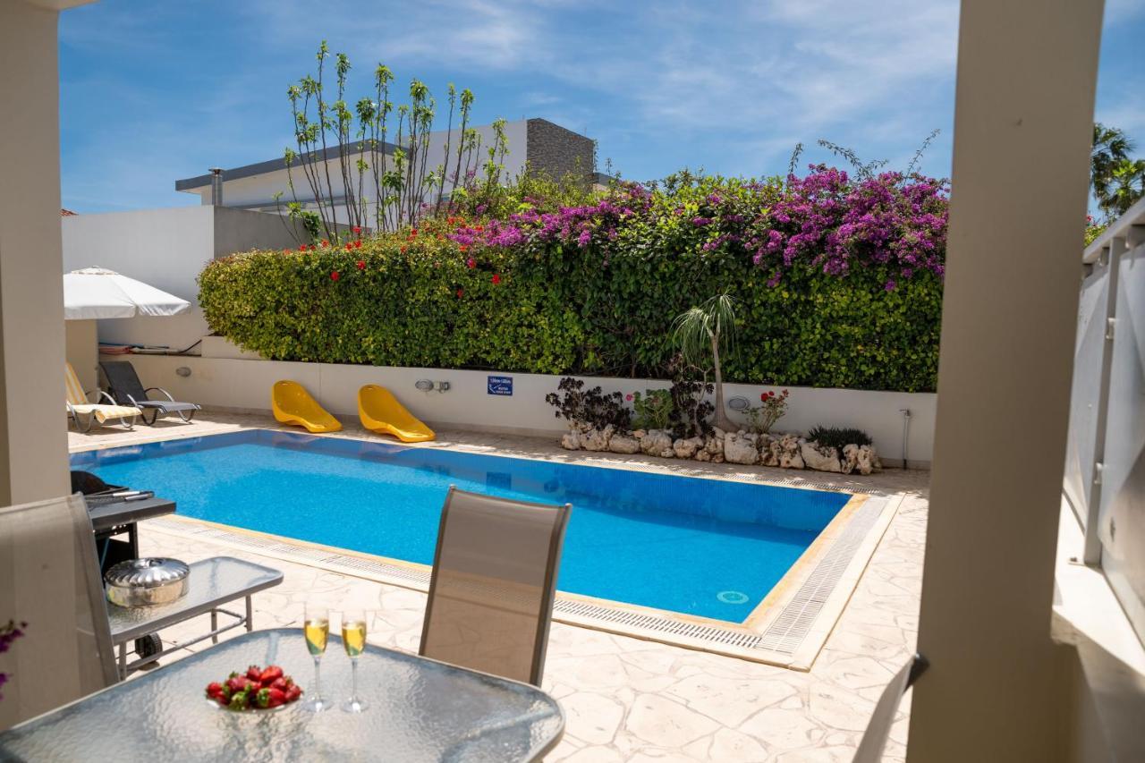 Palm Villa Ekaterina 4 bdrm Paralimni Esterno foto