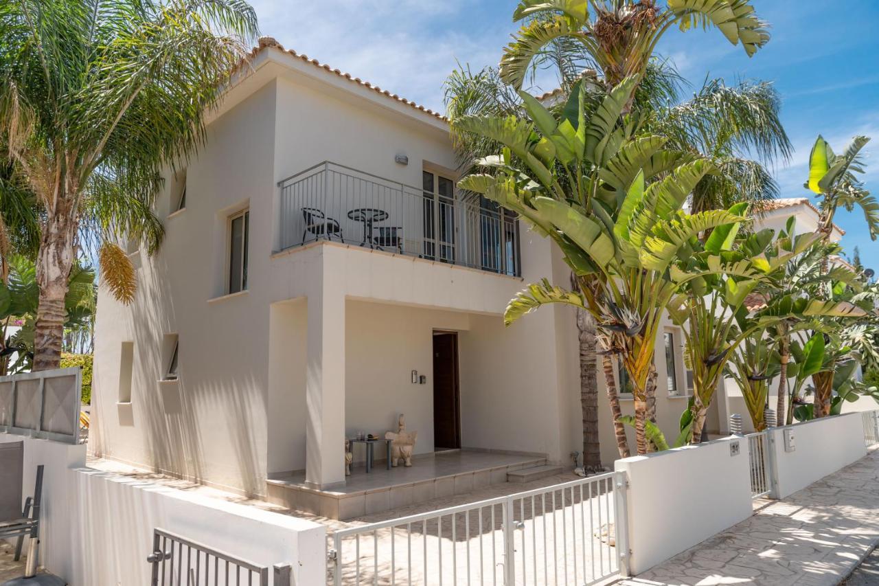 Palm Villa Ekaterina 4 bdrm Paralimni Esterno foto
