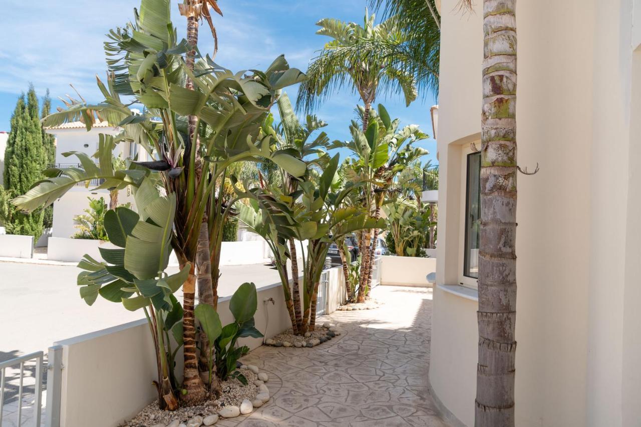 Palm Villa Ekaterina 4 bdrm Paralimni Esterno foto
