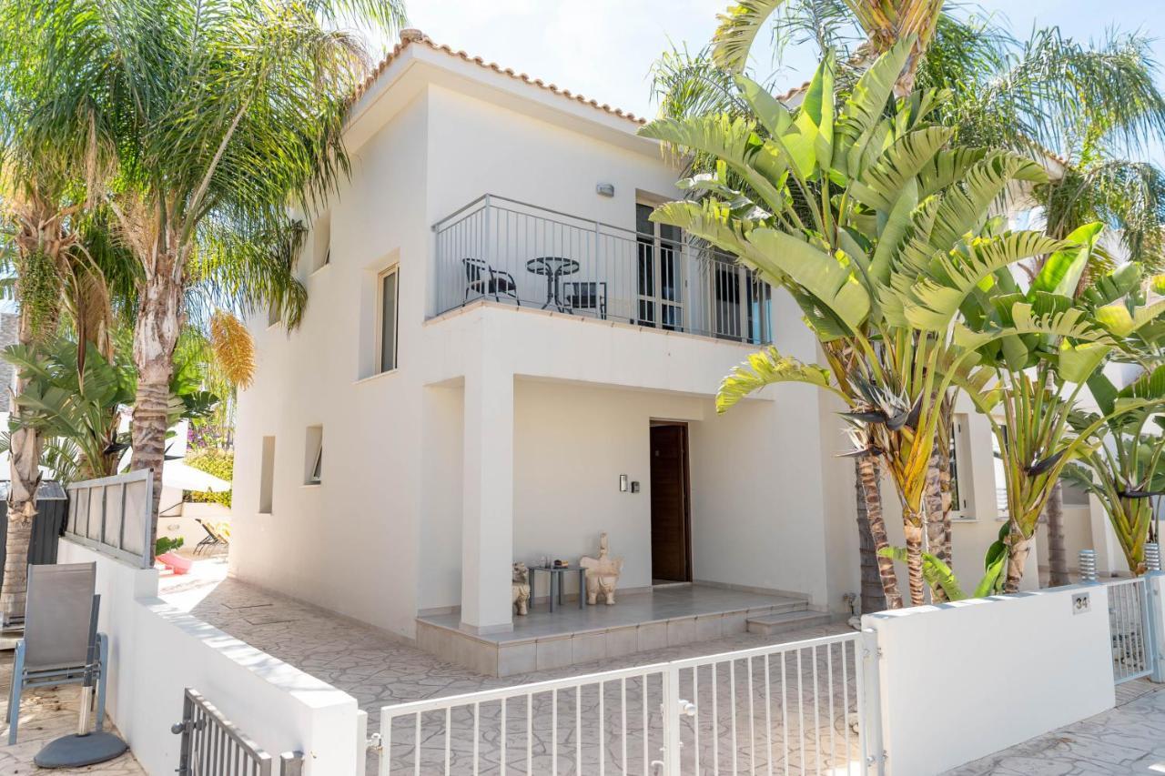 Palm Villa Ekaterina 4 bdrm Paralimni Esterno foto